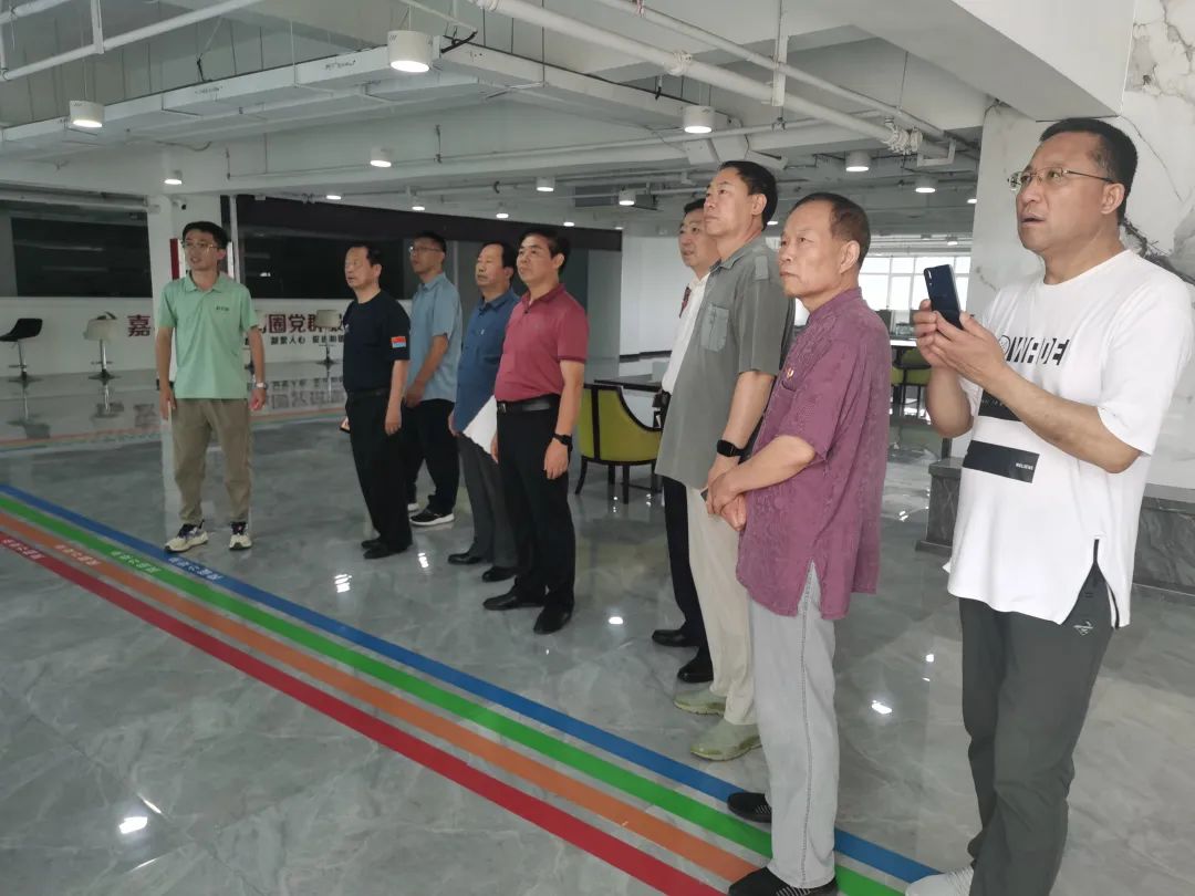济宁市读书协会走进嘉祥鲜农都市场管理有限公司开展书画惠企活动