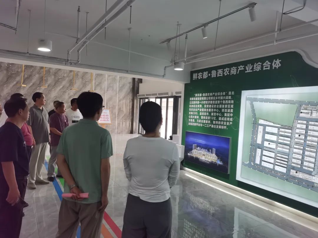 济宁市读书协会走进嘉祥鲜农都市场管理有限公司开展书画惠企活动