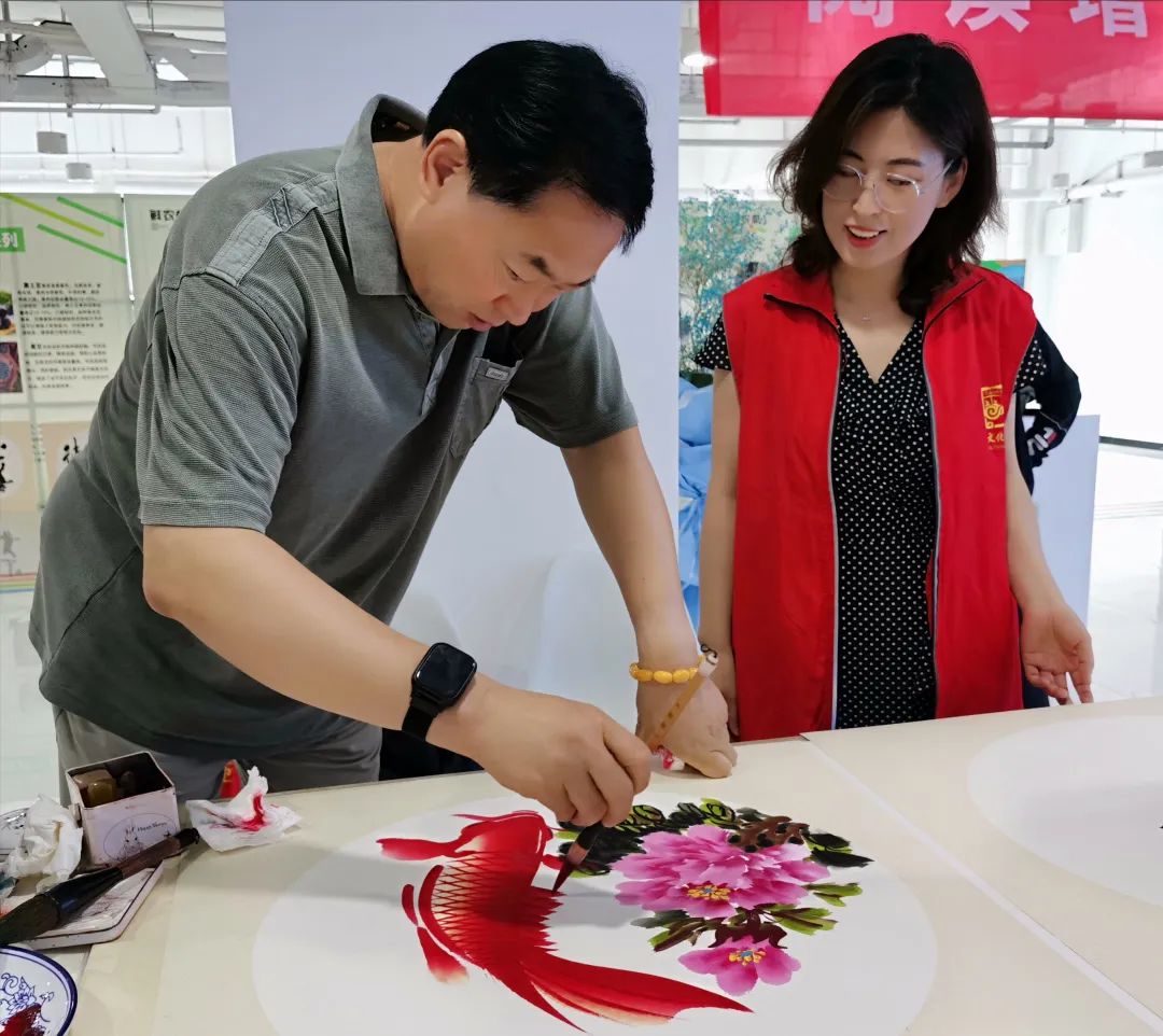济宁市读书协会走进嘉祥鲜农都市场管理有限公司开展书画惠企活动