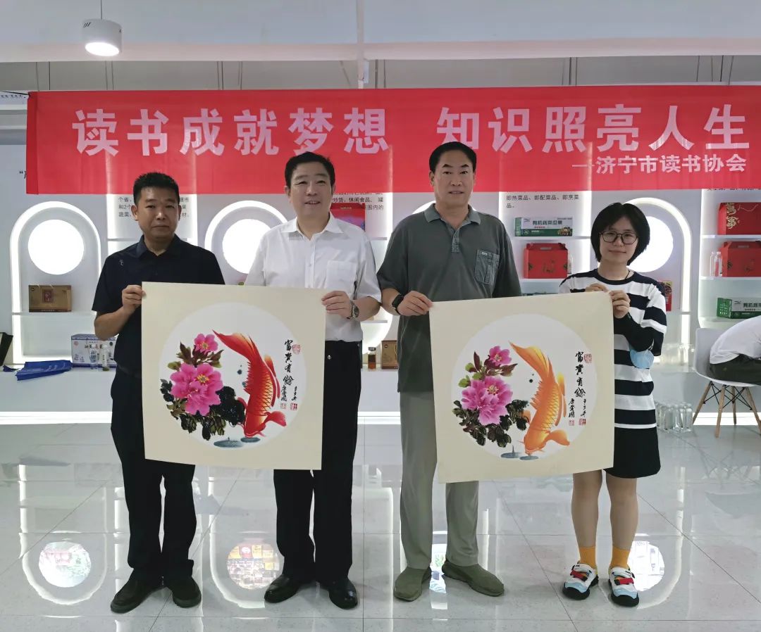 济宁市读书协会走进嘉祥鲜农都市场管理有限公司开展书画惠企活动