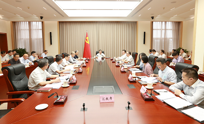 农业农村部党组召开会议 传达学习中共中央政治局和中央财经委员会 会议精神 研究部署当前三农重点工作